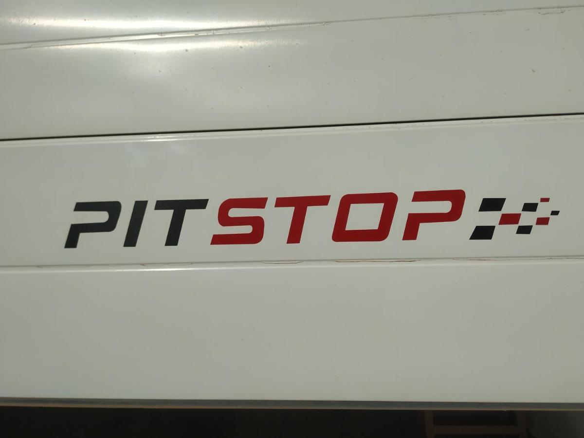 Pit Stop Malaga Bagian luar foto