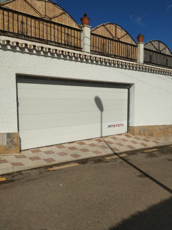Pit Stop Malaga Bagian luar foto
